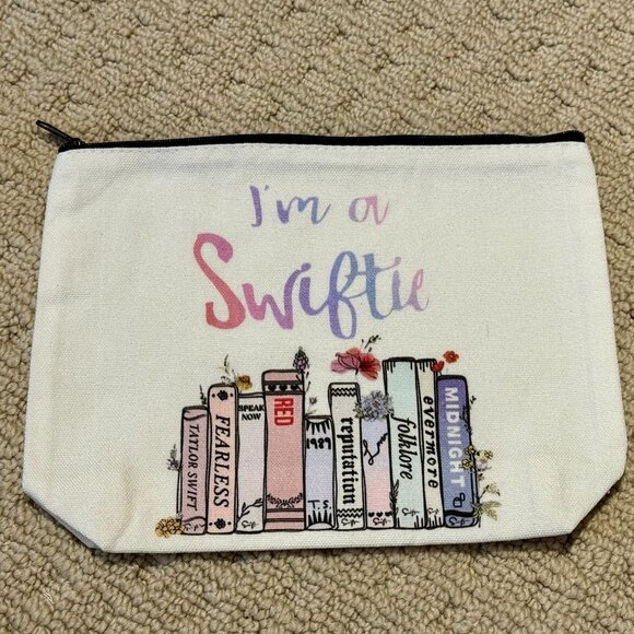 New Taylor Swift Cosmetic Makeup Bag With Zipper I'm A Swiftie Books - Picture 1 of 1